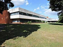 Hounslow Civic Centre (geograph 4547407).jpg