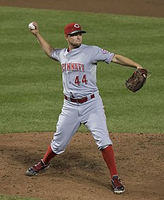 Mike Leake (14957328220).jpg