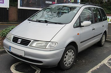 1997 SEAT Alhambra TDi 1.9 Front.jpg