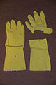 Want the palm of the hand to touch cold and the wrist part to grip the wrist strong enough to hold a vacuum