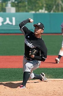 Goyang Wonders Pitcher Ryokan Kobayashi 2013.JPG